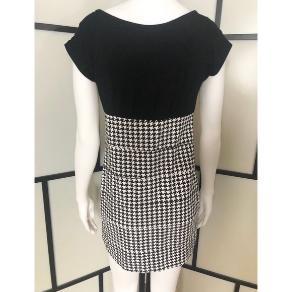 2/$20 π Smart Set β’ Dress β’ sz M - Picture 2 of 4